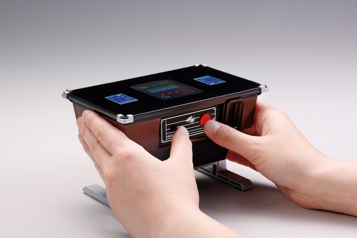 可玩的存錢筒太空侵略者桌盒類型